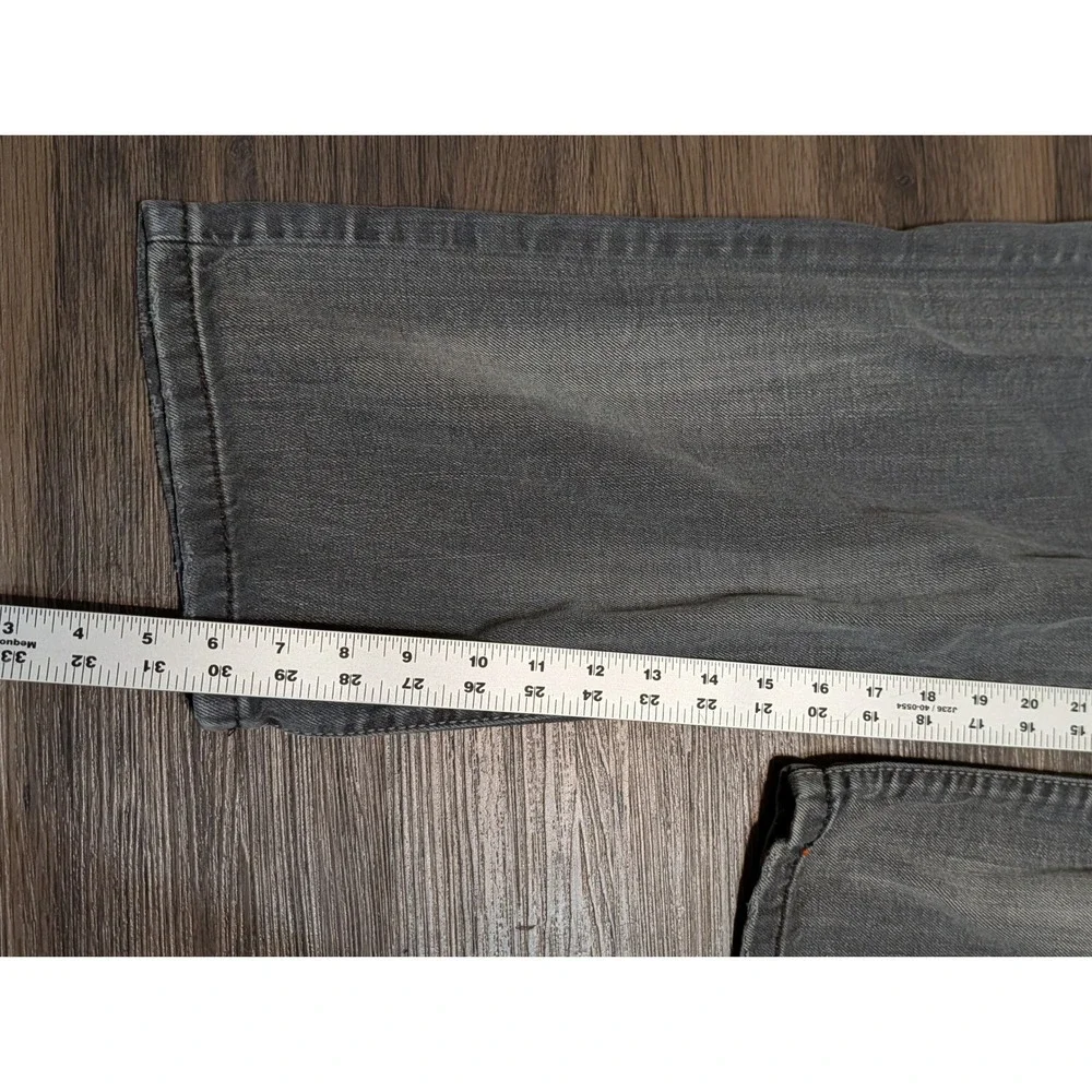 DKNY Soho Jeans Mens 36x30 Gray Faded Denim Cross Patch Back Pockets Y2K Grunge